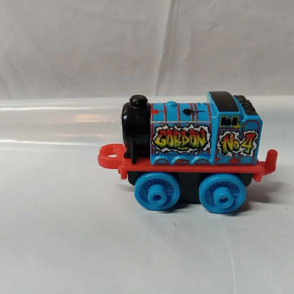 THOMAS & FRIENDS MINIS Graffitti Gordon train 1 1/2